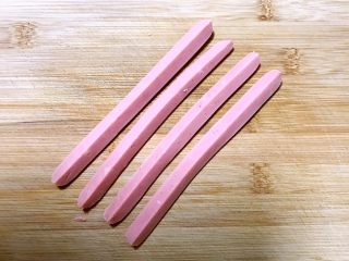 7、寿司,火腿切成小条