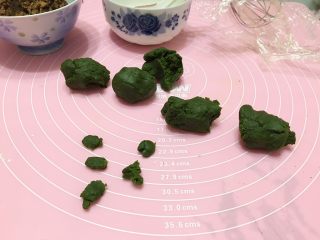 8、夏-青橘烧果子,一个面团30g，刚好五个！剩下的分成5个小的，做炳。