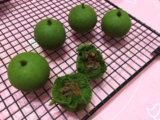 12、夏-青橘烧果子,排好队进烤箱。160度25分钟。