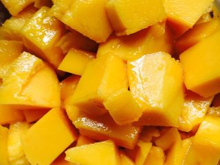 12、小熊千层,芒果切果备用.