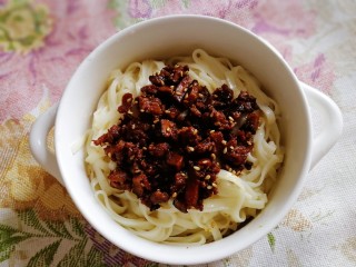 21、香菇牛肉酱,拌面吃太香了。