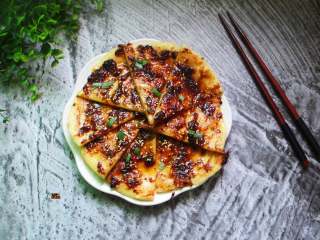 14、葱花酱饼,香浓至极，酥脆无比。一口咬下去太幸福。