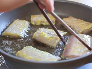 6、红烧带鱼12m+,两面金黄即可~