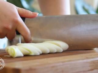 7、红烧带鱼12m+,葱切段，姜切片~