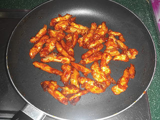 11、#糖醋菜# 韩式糖醋肉,快速翻炒，待鸡柳上均匀裹上糖醋酱后即可关火