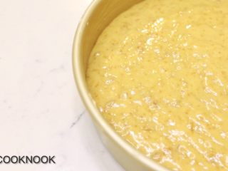 16、太妃糖酱无花果蛋糕,倒入烤盘中