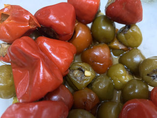 12、爆炒田螺肉,准备泡椒