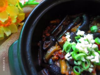 14、肉沫茄子煲,茄子煲，如果用炸茄子比蒸的更好吃，但是我觉得蒸的比较健康