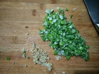 1、黄金蛋饺――回忆三十年前,葱姜切末。