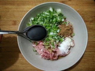 3、黄金蛋饺――回忆三十年前,再加入味极鲜酱油。