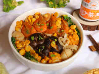 12、沙茶面, 将面、码料依次装入碗中~