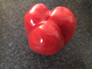 1、猕猴桃烤猪小排,先来制作甜椒粉。