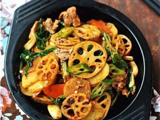 7、鲜香扑鼻的麻辣香锅,香喷喷的上着啦