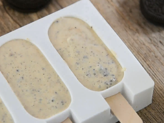 11、夏天自制麦旋风，感受无限续杯的幸福体验！,拌匀后倒入磨具，冷藏4小时