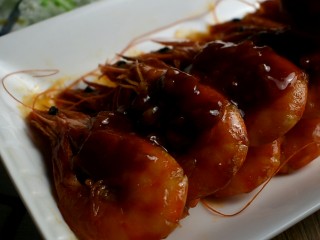 21、茄汁大虾,最后装盘，可以将锅内的酱汁淋在大虾上