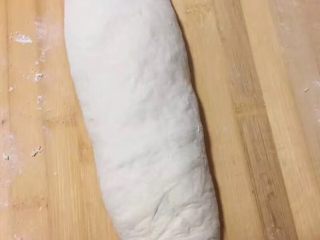 4、肉夹馍,面团发好后，揉一会排气，揉成长条