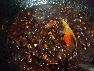 19、#咸味#自制花生香菇酱,熬至酱稍微粘稠