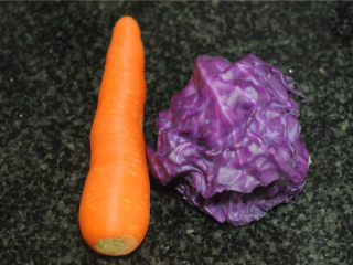 2、韩式炒年糕,家里剩的蔬菜搜罗出来当配菜