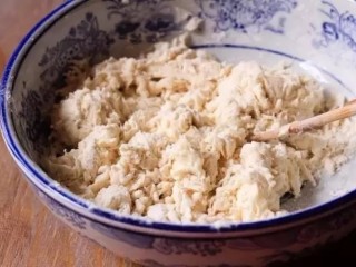 1、飘香酱香饼,适量面粉和面