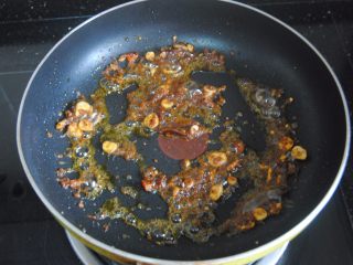 8、沙茶鱿鱼,迅速翻炒均匀