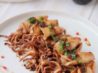 12、沙茶鱿鱼,出锅，趁热吃吃~