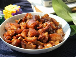 14、焖猪蹄,上桌拍照,啦啦啦,可是纯肉肉哦~