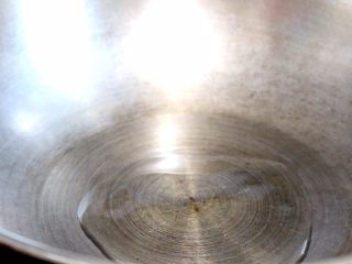 11、西红柿香菇汤,热锅冷油