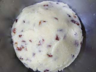 9、椰蓉枸杞月饼,9.拌匀备用。