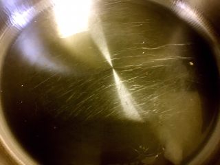 6、西兰花紫菜饭团,油热