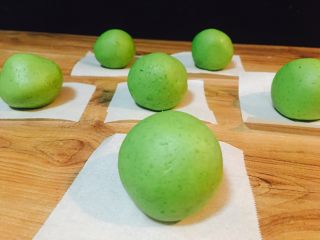 14、咸蛋黄肉松网红青团,来个正面的。