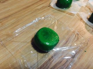 18、咸蛋黄肉松网红青团,买了山姆家的保鲜膜，撕起来很方便。