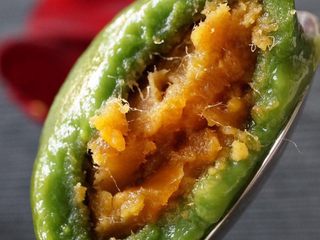 25、咸蛋黄肉松网红青团,内馅，很诱人吧。咸蛋黄肉松的。