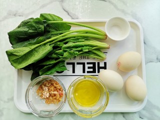 1、菠菜鸡蛋羹,准备食材。