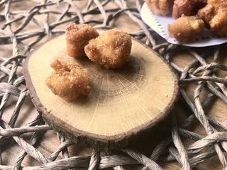 14、咖喱鸡球,大约5分钟左右就可以吃啦！配上秘制酱料简直不能再满足了！