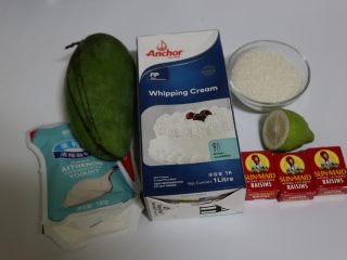 1、芒果雪糕,准备好材料