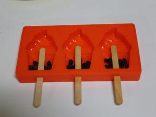 9、芒果雪糕, 插入木棍