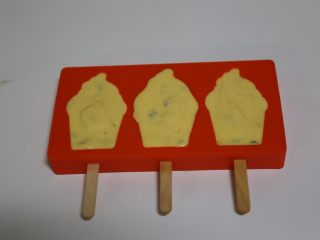 10、芒果雪糕, 倒入芒果雪糕液，冷冻4小时