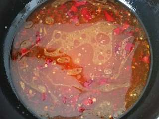 16、毛血旺,加适量的水，大火煮开。