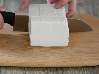 1、初春补气神器——白菜豆腐羊肉锅,豆腐切块