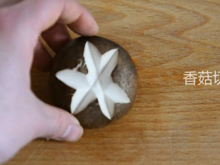 3、初春补气神器——白菜豆腐羊肉锅,香菇切花刀