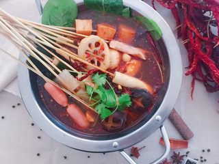 15、#辣味#串串香麻辣火锅,麻辣鲜香的口感，在家即可享用。