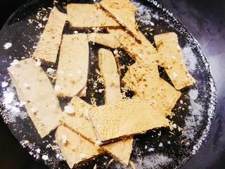 3、川菜之灵魂–毛血旺,鸭血冷水下锅