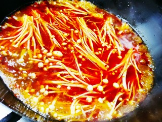 12、川菜之灵魂–毛血旺,煮金针菇