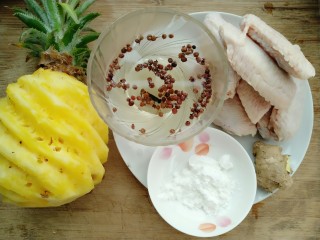 1、菠萝鸡翅,准备材料