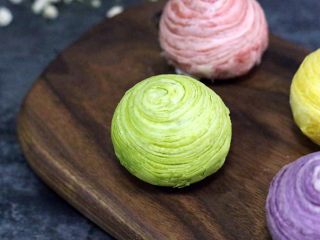 29、四色螺旋蛋黄酥,成品图。