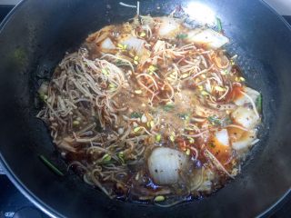 13、水煮鱼片,把菜搅拌一下