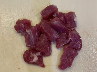 2、番茄浓汤面,猪肉切片