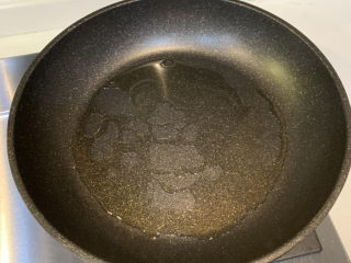 6、番茄浓汤面,冷锅热油