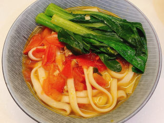 18、番茄浓汤面,装出来后，煎一个鸡蛋，放入面条即可食用