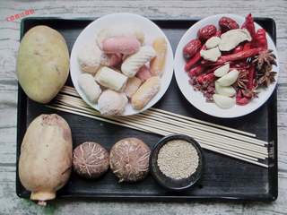 1、钵钵鸡,准备食材